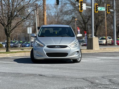 2014 Hyundai Accent — photo 16