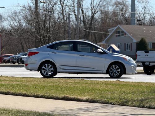 2014 Hyundai Accent — photo 20