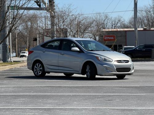 2014 Hyundai Accent — photo 2