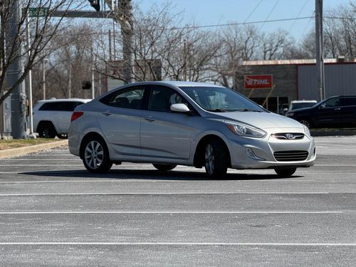 2014 Hyundai Accent — photo 22