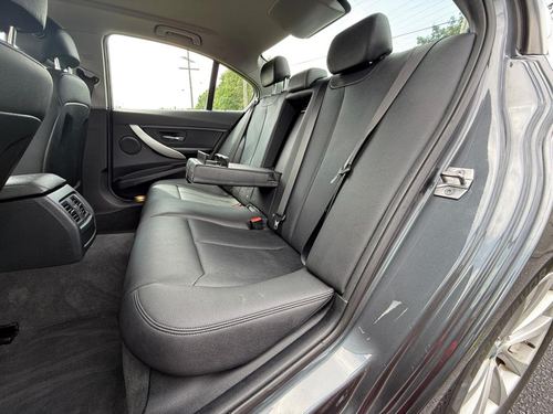2017 BMW 320 — photo 33