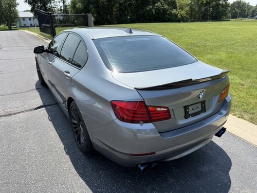 2012 BMW 550i — photo 12