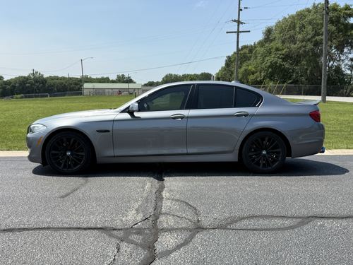2012 BMW 550i — photo 14
