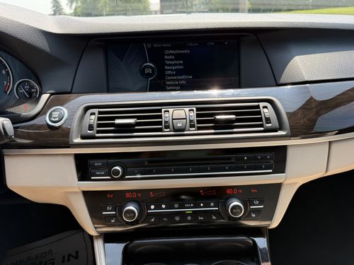 2012 BMW 550i — photo 21