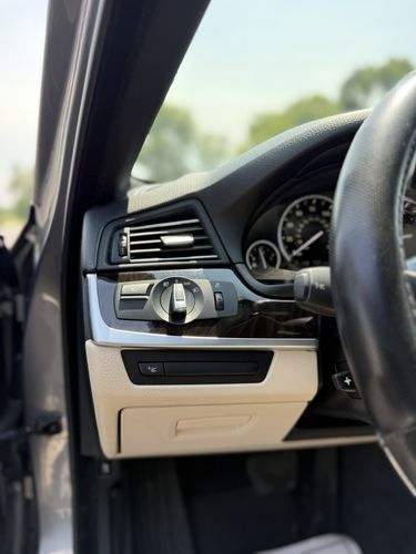 2012 BMW 550i — photo 25