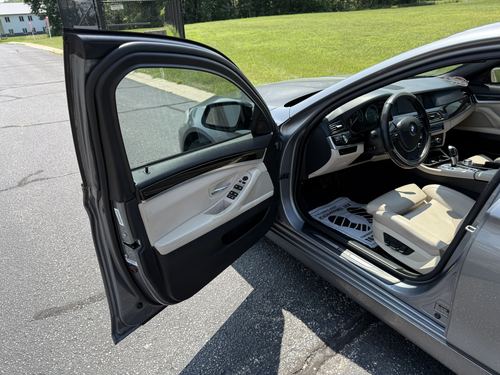 2012 BMW 550i — photo 29