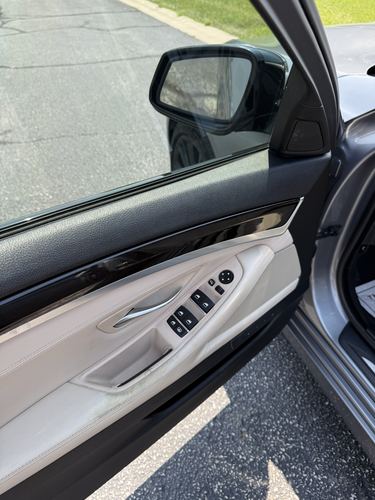 2012 BMW 550i — photo 30