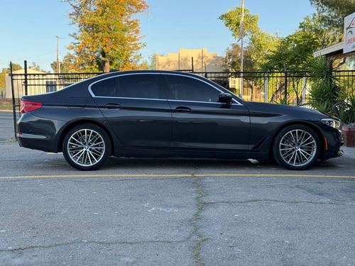 2017 BMW 530 — photo 13