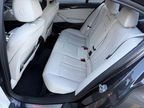 2017 BMW 530 — photo 21