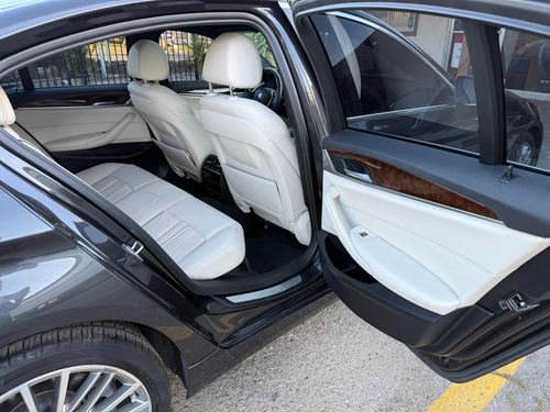 2017 BMW 530 — photo 22