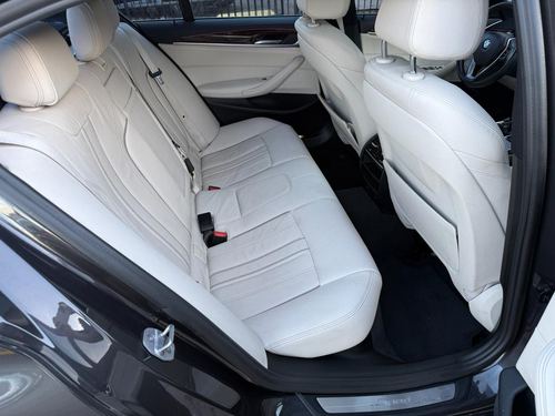 2017 BMW 530 — photo 24