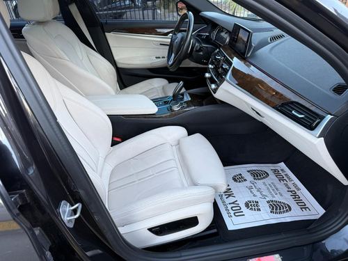 2017 BMW 530 — photo 25
