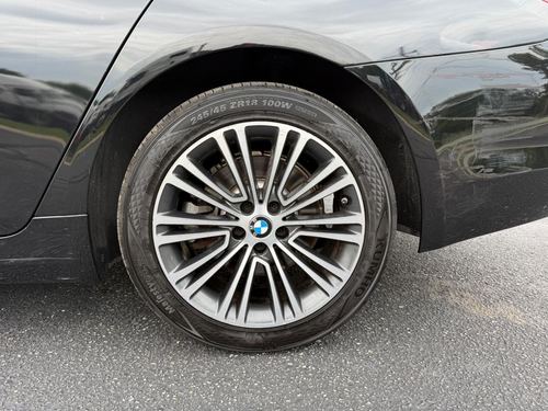 2020 BMW 530 — photo 10