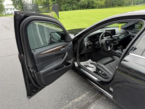 2020 BMW 530 — photo 30
