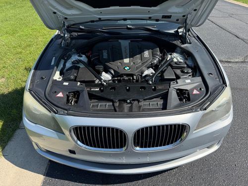 2012 BMW 750 — photo 3