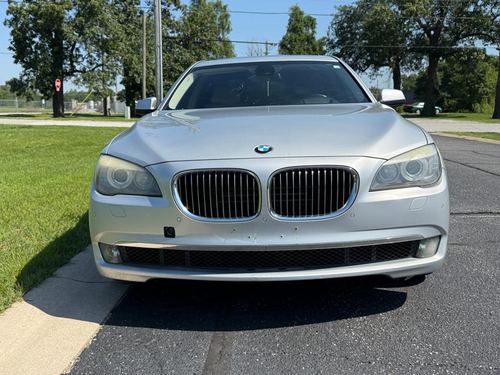 2012 BMW 750 — photo 6