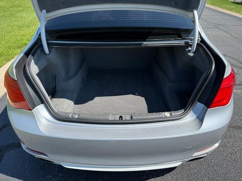 2012 BMW 750 — photo 14