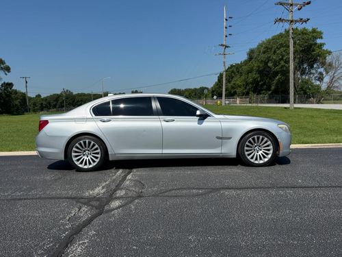 2012 BMW 750 — photo 21