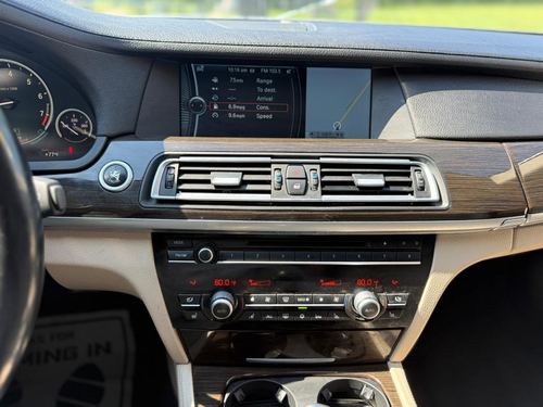 2012 BMW 750 — photo 24