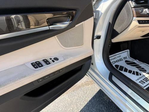 2012 BMW 750 — photo 31