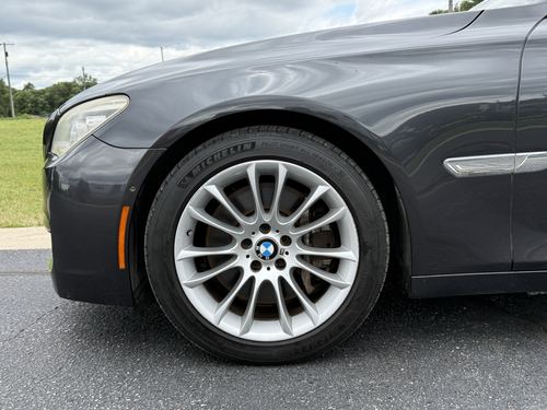 2015 BMW 750 — photo 6