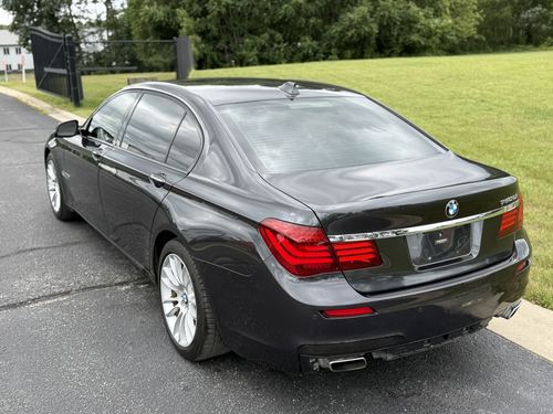2015 BMW 750 — photo 8