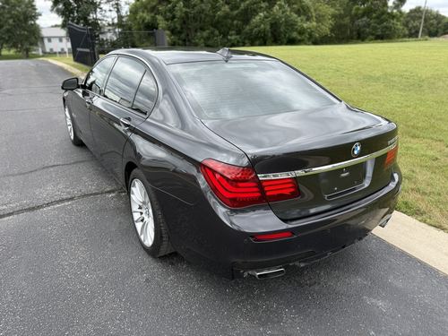 2015 BMW 750 — photo 11
