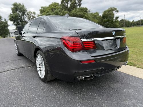 2015 BMW 750 — photo 12