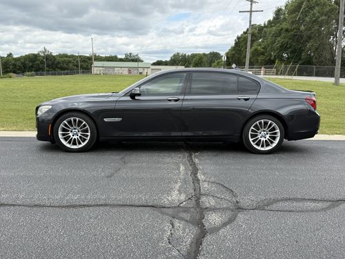 2015 BMW 750 — photo 13