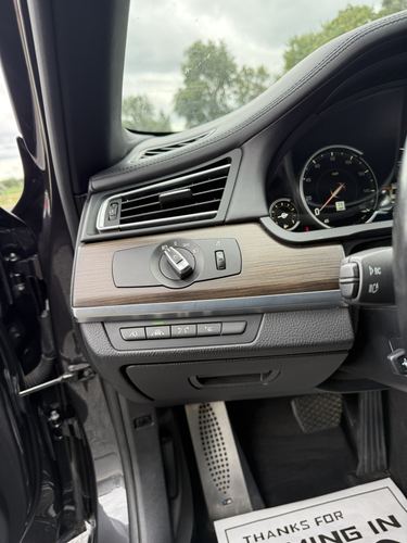 2015 BMW 750 — photo 23