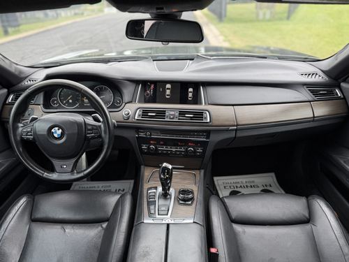 2015 BMW 750 — photo 30