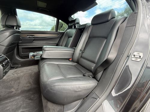 2015 BMW 750 — photo 36