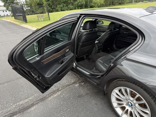 2015 BMW 750 — photo 37