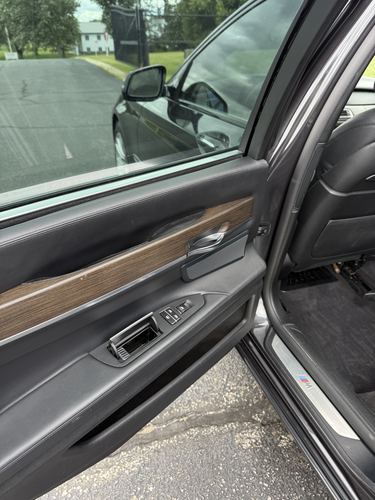 2015 BMW 750 — photo 38