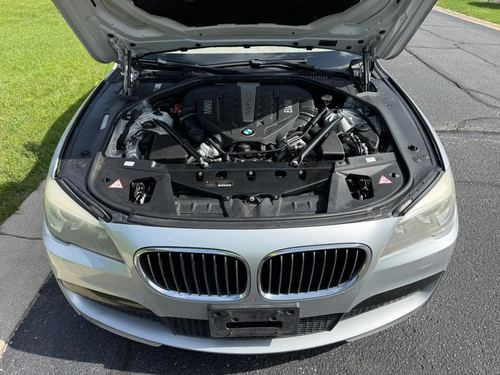 2013 BMW 750 — photo 4