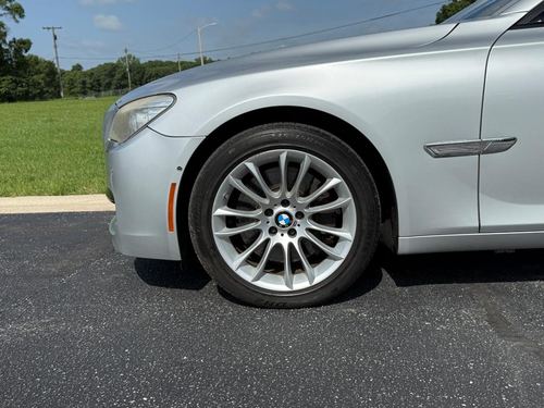 2013 BMW 750 — photo 8