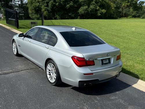 2013 BMW 750 — photo 11