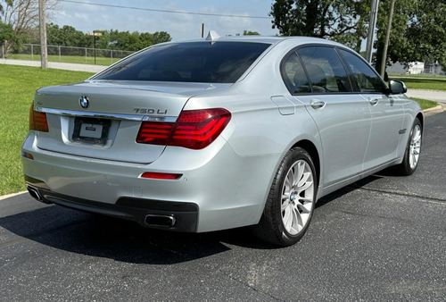 2013 BMW 750 — photo 16