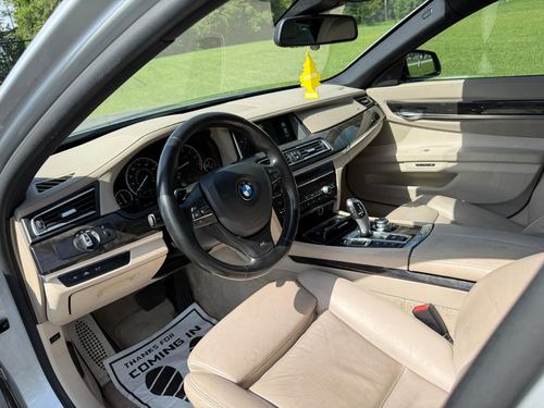 2013 BMW 750 — photo 25