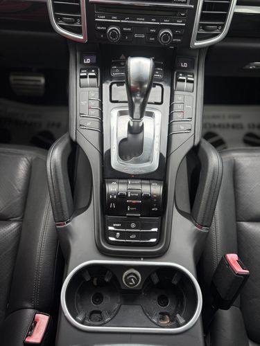 2011 Porsche Cayenne — photo 22