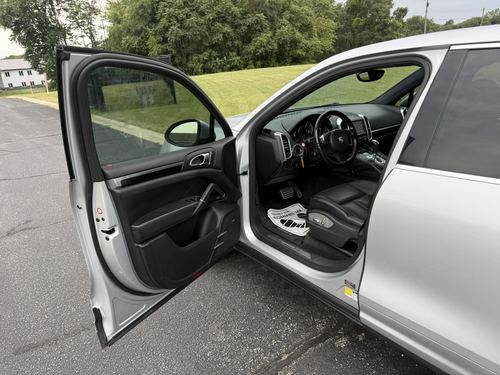 2011 Porsche Cayenne — photo 30