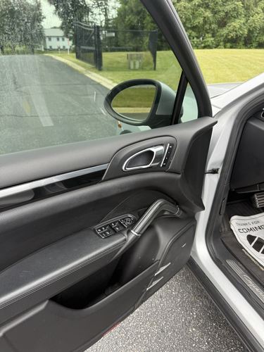 2011 Porsche Cayenne — photo 31