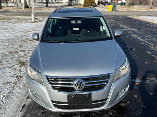 2010 Volkswagen Tiguan — photo 3