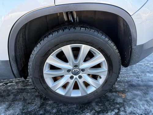 2010 Volkswagen Tiguan — photo 8