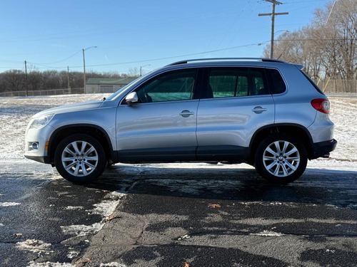 2010 Volkswagen Tiguan — photo 11