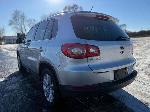 2010 Volkswagen Tiguan — photo 12