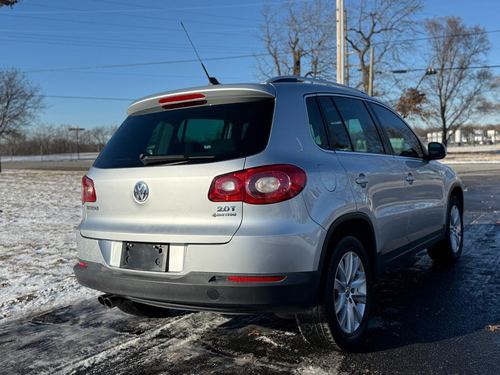 2010 Volkswagen Tiguan — photo 28