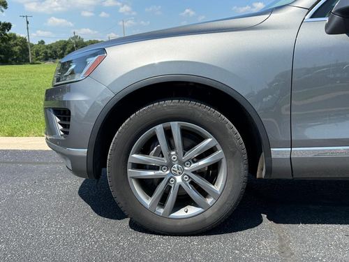 2016 Volkswagen Touareg — photo 8