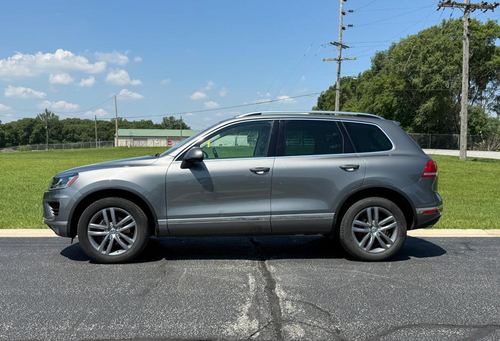 2016 Volkswagen Touareg — photo 11