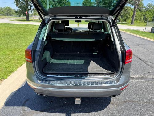 2016 Volkswagen Touareg — photo 14